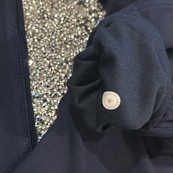 Lululemon Align High-Rise Mini-Flared Pant 32" size 4 NWT
True Navy blue 💙 - Picture 5 of 5